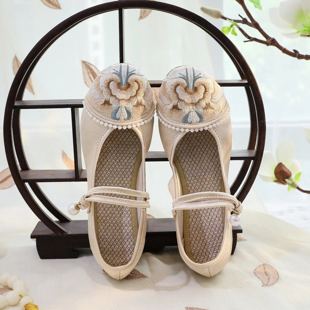 Judith | Embroidered Mary Jane Heels