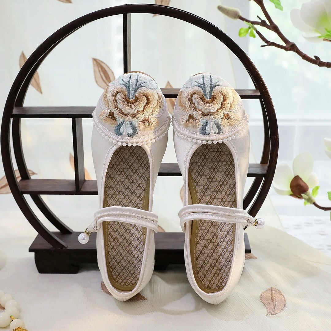 Judith | Embroidered Mary Jane Heels